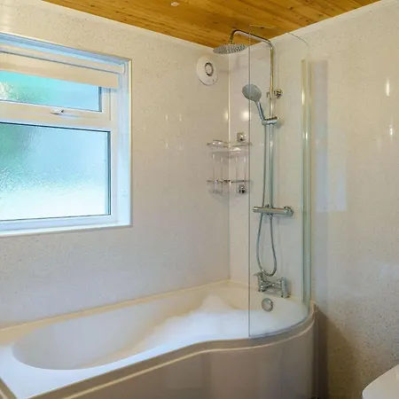 Дом отдыха 3 Bed In 86613 *